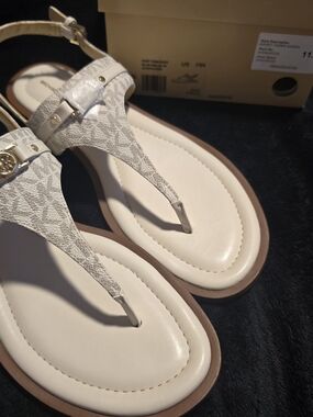 Michael Kors Cream & Tan Logo T-Strap Sandals
